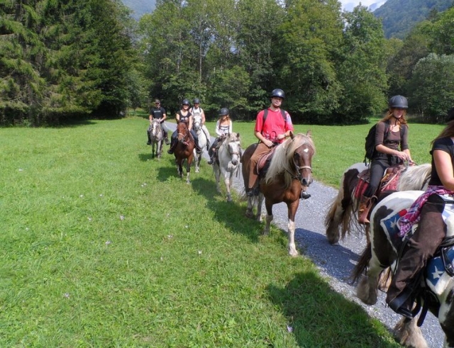  Nas trilhas de montanha de Morillon 